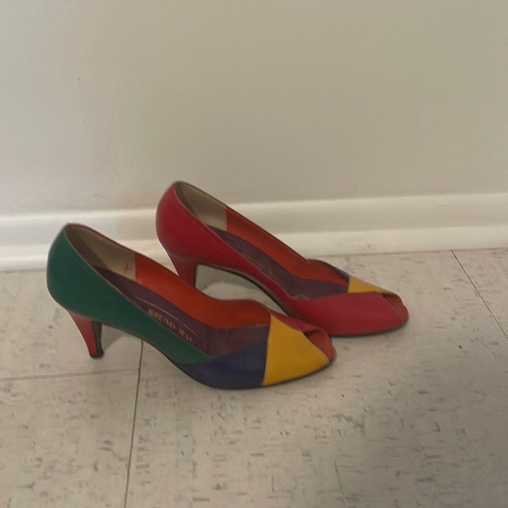 Bruno magli made in Italy vintage color lock heels